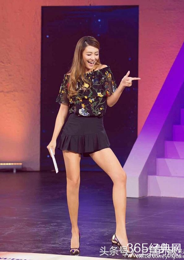 应采儿：第一次有男的和我抢鞋，网友醉了：这腿逆天了