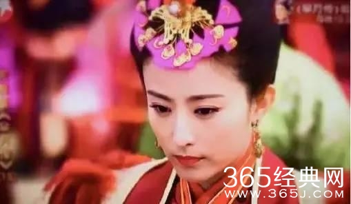 某女星惊曝选角内幕：都是关系户！如何一步做到不被潜也能爆红？