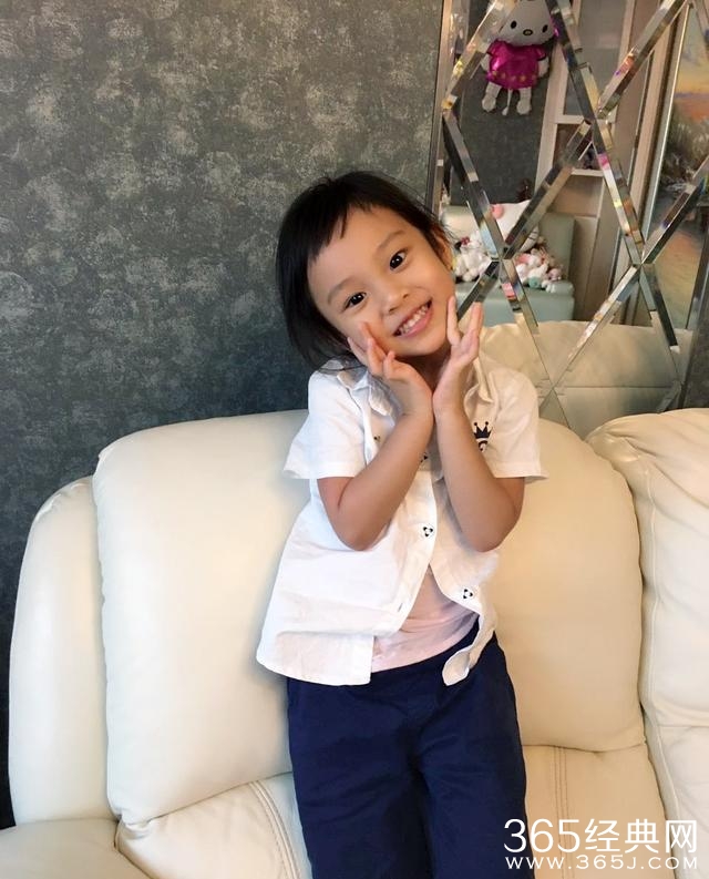 本以为中了甜馨的毒，但剪出来的刘海竟没她好看