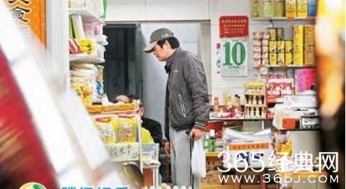 刘晓庆吃路边摊烤红薯！盘点娱乐圈接地气的10大明星