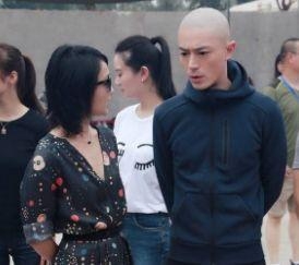 陈晓不就剃了一个光头，赵丽颖粉丝就“开撕”骂脏话了