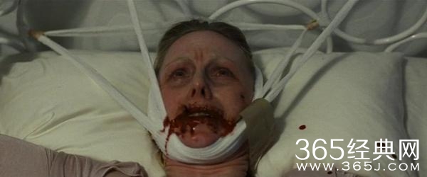 天真儿童的“邪恶面”另母亲瑟瑟发抖，一部用力“够狠”的恐怖片