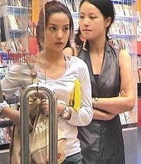 赵薇花千万也想毁掉的照片，没想到你是这样的赵薇！