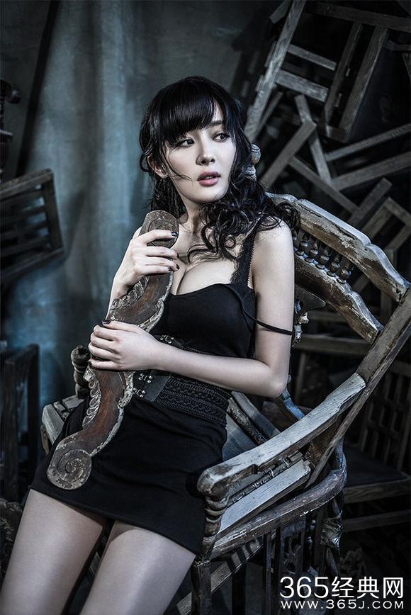 杨幂早年间性感写真，尺度太大！