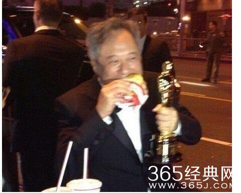 刘晓庆吃路边摊烤红薯！盘点娱乐圈接地气的10大明星