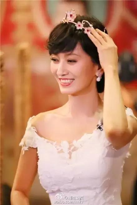 《我们来了》迎来最后一站，八位女神头戴桂冠尽显女神本色！