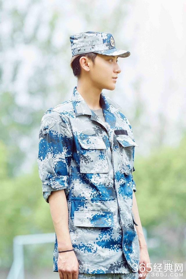 《真男2》首发概念海报 黄子韬神采飞扬展热血面貌