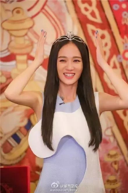 《我们来了》迎来最后一站，八位女神头戴桂冠尽显女神本色！