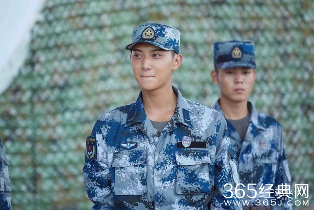 《真男2》首发概念海报 黄子韬神采飞扬展热血面貌