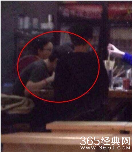 刘晓庆吃路边摊烤红薯！盘点娱乐圈接地气的10大明星