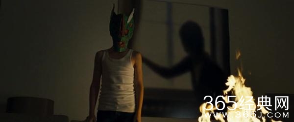 天真儿童的“邪恶面”另母亲瑟瑟发抖，一部用力“够狠”的恐怖片