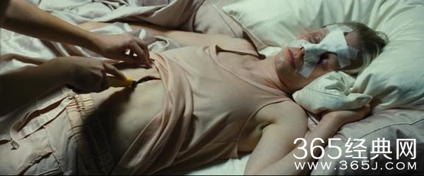 天真儿童的“邪恶面”另母亲瑟瑟发抖，一部用力“够狠”的恐怖片