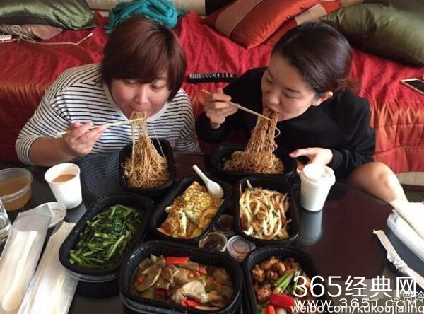贾玲要保持身材, 可这“减肥餐”却摆满一桌子