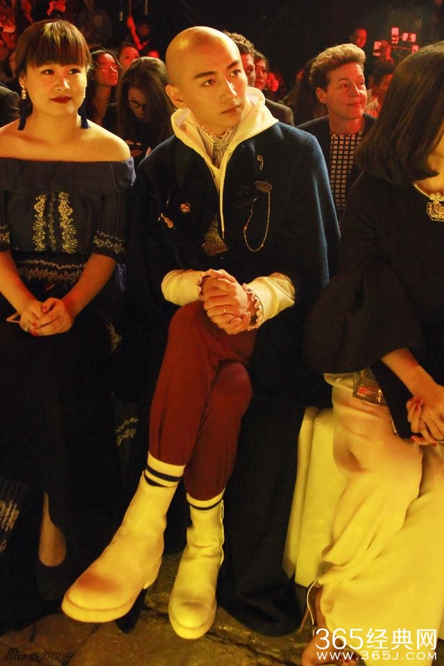 陈晓不就剃了一个光头，赵丽颖粉丝就“开撕”骂脏话了