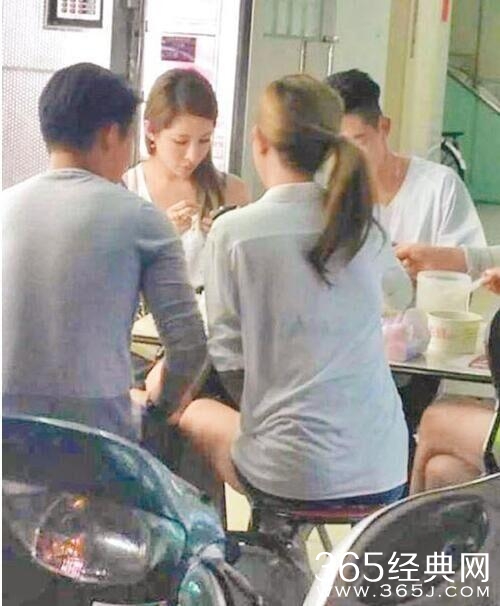 刘晓庆吃路边摊烤红薯！盘点娱乐圈接地气的10大明星