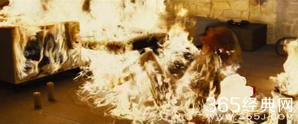 天真儿童的“邪恶面”另母亲瑟瑟发抖，一部用力“够狠”的恐怖片