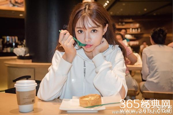 沈梦辰又控制不住自己晒照，但是那个大胖影子是谁