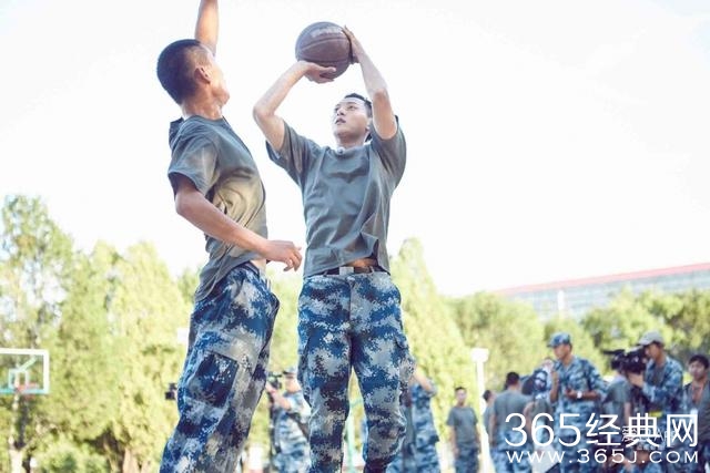 《真男2》首发概念海报 黄子韬神采飞扬展热血面貌