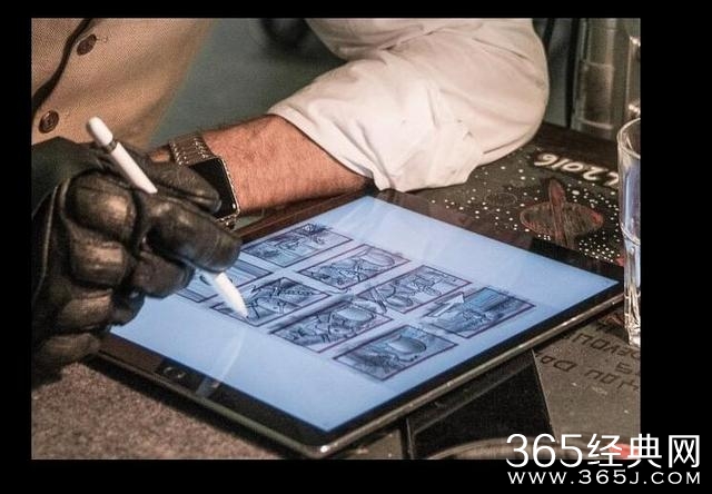 《正义联盟》曝幕后照 导演施奈德再玩角色扮演