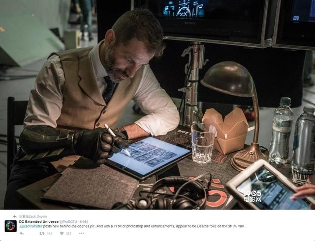 《正义联盟》曝幕后照 导演施奈德再玩角色扮演