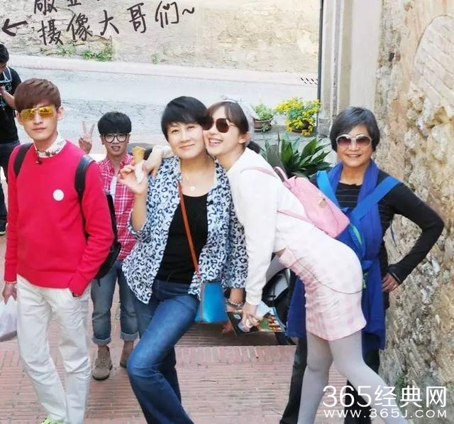 李菲儿高调晒“小男友”！演技颜值双飙升，不输baby？