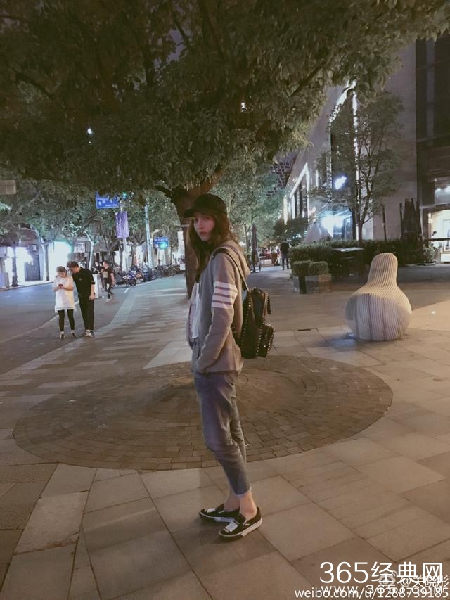 关晓彤发照片再次分分钟上热搜，速度快到秒杀郑爽了！