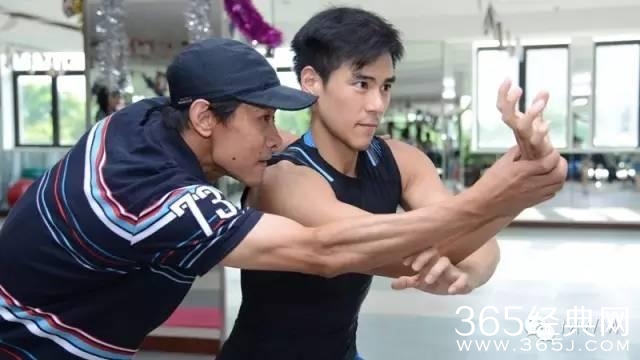 彭于晏明明可以做一个面瘫的美男子......