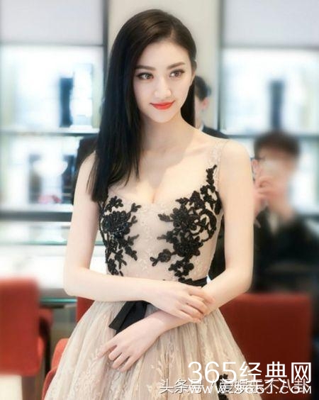 誉为京城四美，王思聪都不敢招惹她，没想到背景居然比韩雪还吓人