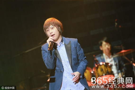 五月天阿信被问性取向 霸气回四个字笑翻现场