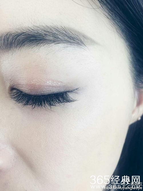 蒋欣大方向网友安利双眼皮贴 网友：以为是哪个美妆博主