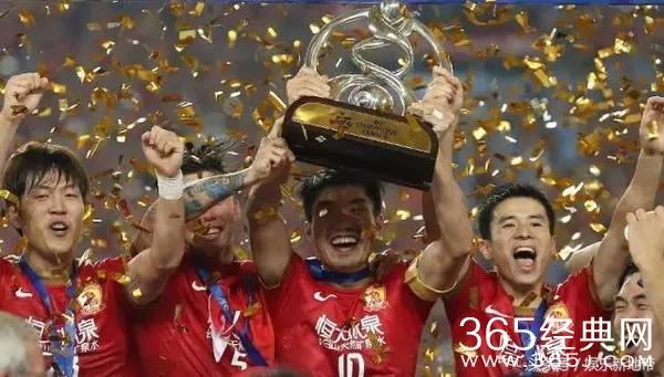 蒋敦豪帮助汪峰如愿上头条，子怡送温暖甘当陪衬却不小心撒了狗粮