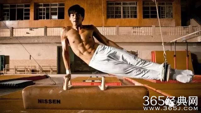 彭于晏明明可以做一个面瘫的美男子......