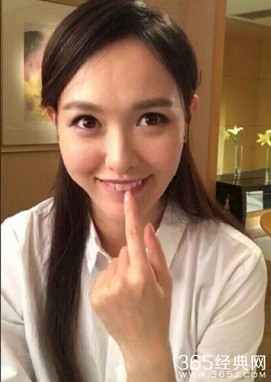 唐嫣直播中透露自己明年要结婚了，老公是谁？