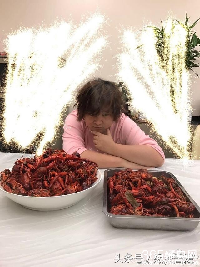 贾玲深夜烦恼小龙虾吃不完怎么办  网友：打电话叫陈赫