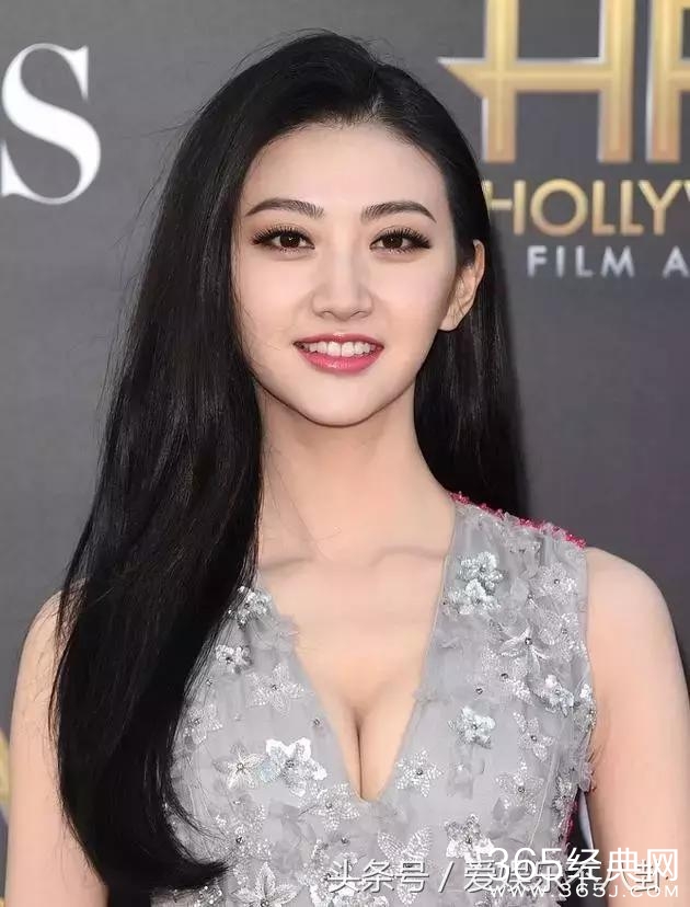 誉为京城四美，王思聪都不敢招惹她，没想到背景居然比韩雪还吓人