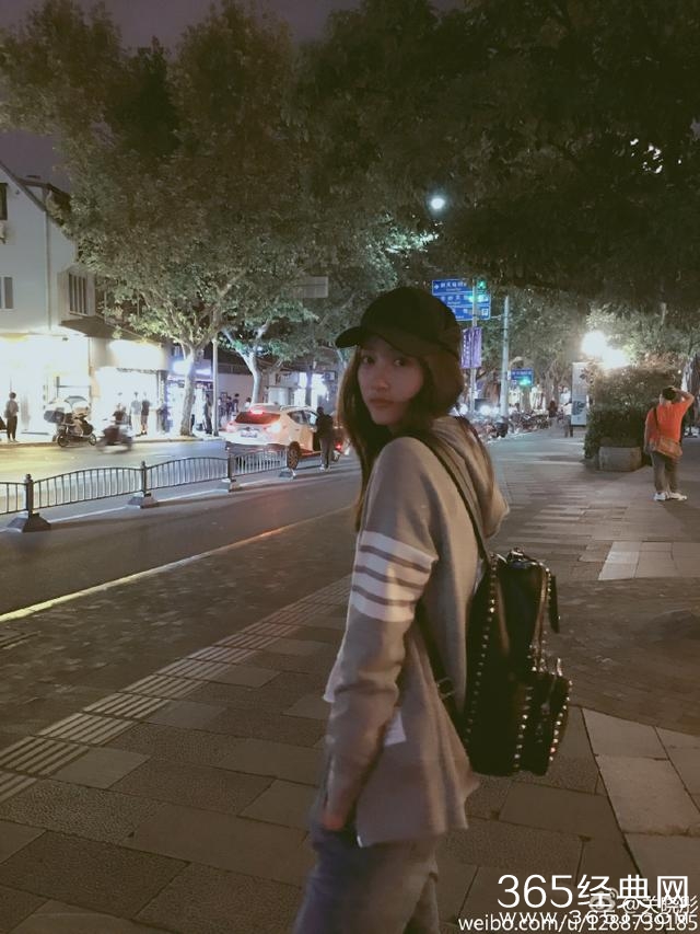 关晓彤发照片再次分分钟上热搜，速度快到秒杀郑爽了！