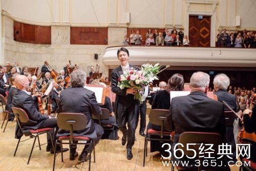 钢琴家李云迪波兰庆生 华沙爱乐乐团献惊喜