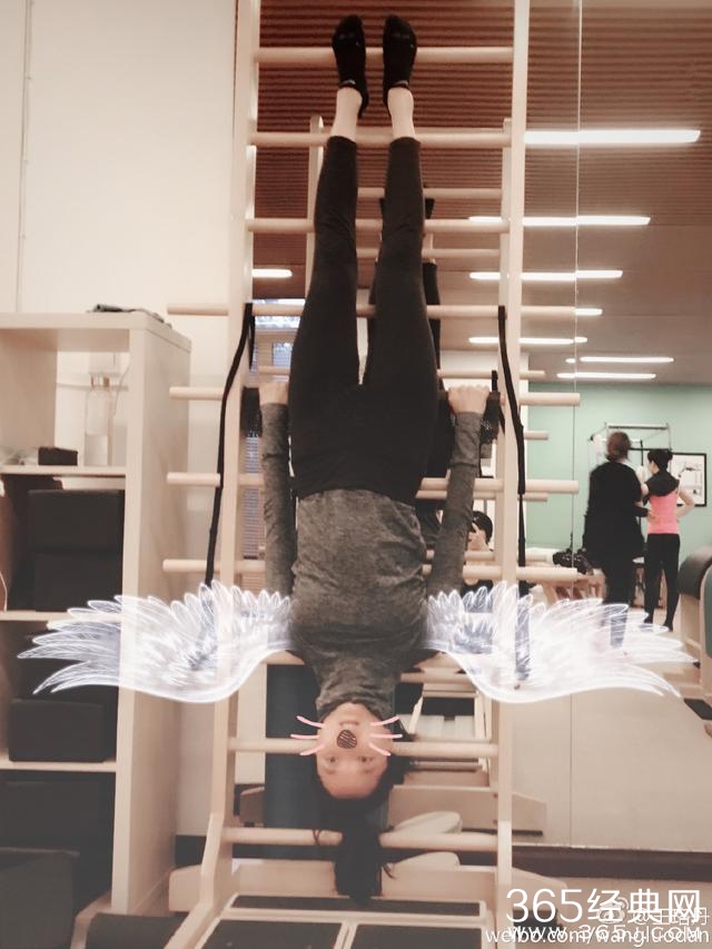 王珞丹晒倒立照：倒挂显胖非瘦勿试，这张照片正过来有点吓人