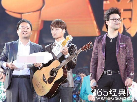 蒋敦豪帮助汪峰如愿上头条，子怡送温暖甘当陪衬却不小心撒了狗粮