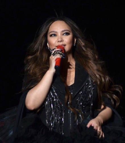 陆毅胖成“大叔”旁边的鲍蕾像“女儿一样”，胡歌前任发福了不少