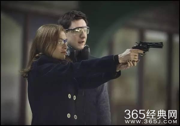 一女玩儿三男！女人的两腿之间，男人终究只是个卵！看完蛋寒！