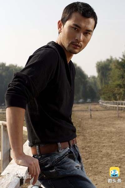 《胭脂》中的青木课长不是日本人，却多次饰演日本高官走红