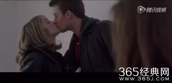 一女玩儿三男！女人的两腿之间，男人终究只是个卵！看完蛋寒！