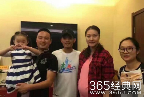 传林丹升级当爸 谢杏芳腹部隆起孕味足