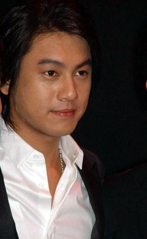 陆毅胖成“大叔”旁边的鲍蕾像“女儿一样”，胡歌前任发福了不少