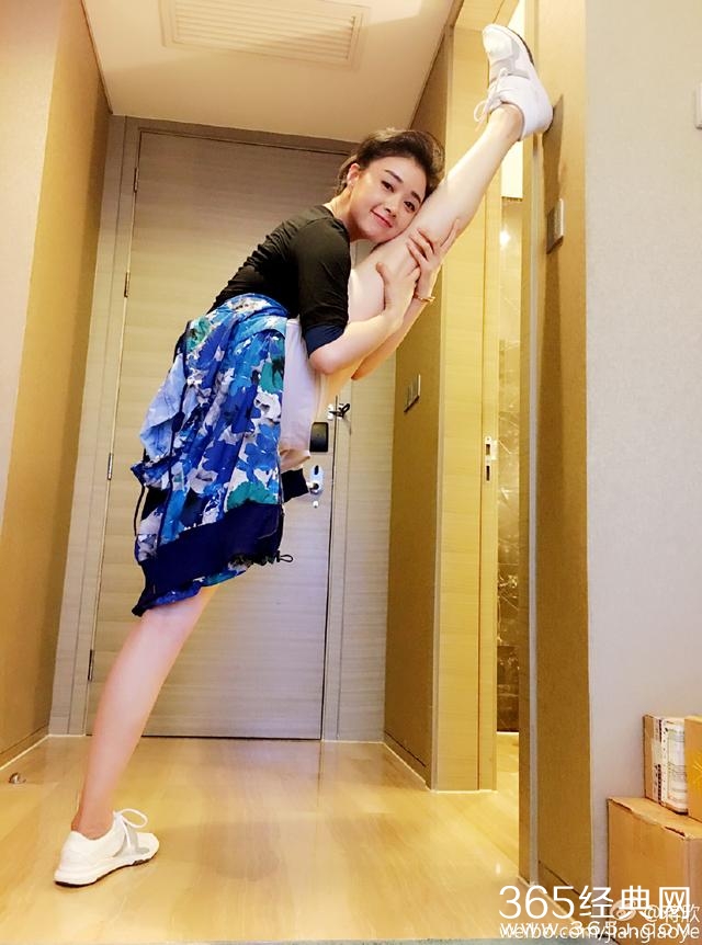 蒋欣微胖界真女神，配图自黑画风奇葩