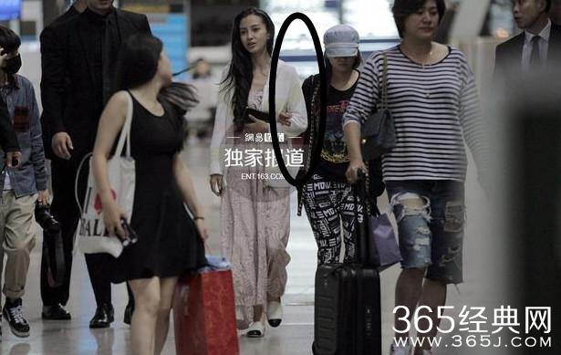 baby怀孕后现身，出门得让人扶着？