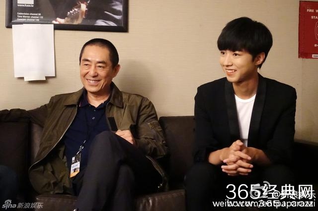 穿上帅气西装远赴美国宣传电影 王俊凯就这样成了群宠