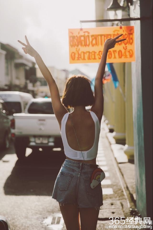 我都穿秋裤了，张俪还穿U型漏背装