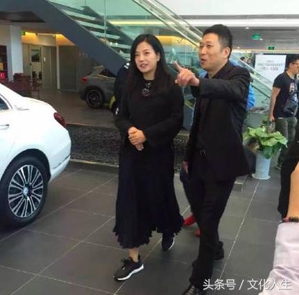 赵薇又整容，一脸全是硅胶太吓人